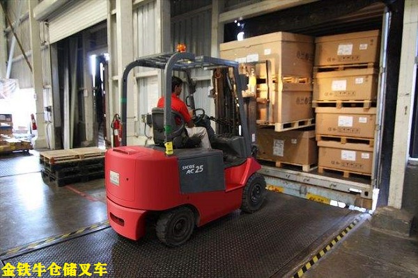 倉(cāng)儲(chǔ)式叉車